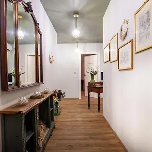 https://epimoni-bb.catania-hotels.net