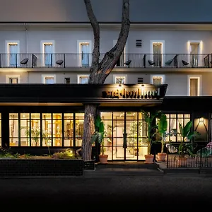 https://vagabond.riccione-hotels.org