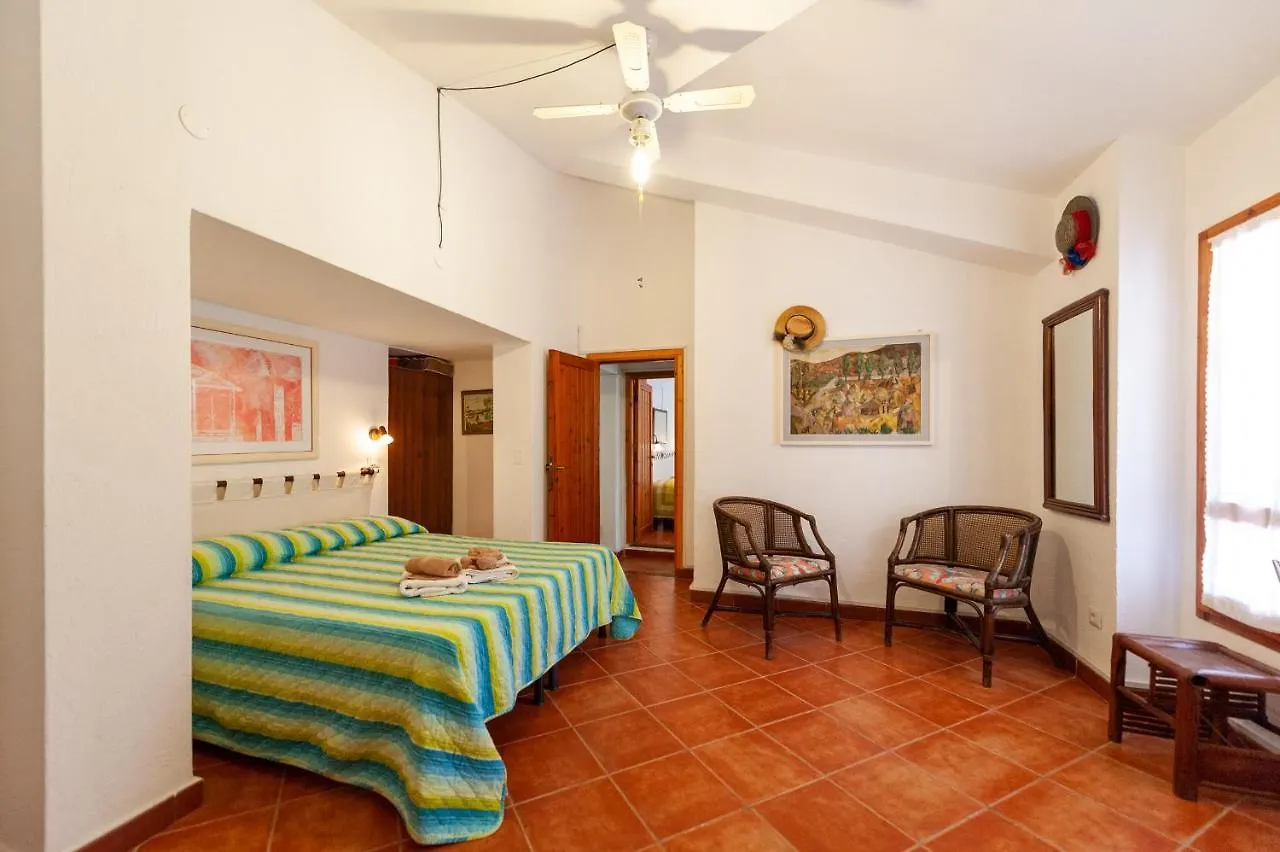 Guest House Villa Verde - Short Term Room Rentals 2*, Torre delle Stelle Italy